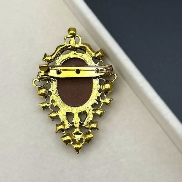 Antique Yellow Gold with Champagne Crystal Victorian Lady Cameo Pin Back Brooch - Picture 5 of 7